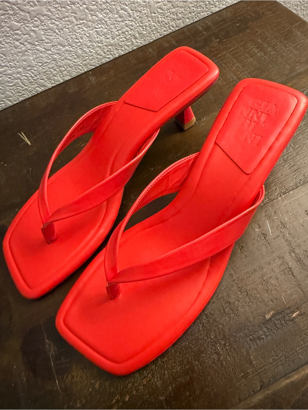 Red Square Toe Kitten Heel Thong Sandal heels - 7.5 - Picture 3 of 5